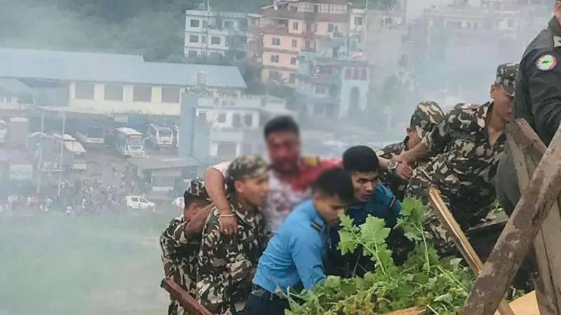 Nepal’de uçak kazası: 18 kişinin öldüğü kazada pilot, kokpitin kopması sayesinde kurtuldu